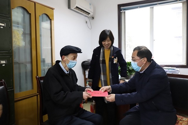 集團(tuán)黨委委員、職工董事、工會(huì)主席武勇 一行到華西安裝公司走訪慰問(wèn)