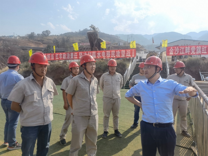 公司黨委書記、執(zhí)行董事朱軍一行到白鶴灘水電站會(huì)東縣移民安置項(xiàng)目駐點(diǎn)督導(dǎo)