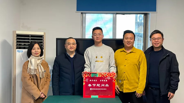 寒冬送溫暖 關懷暖人心 ——公司黨委書記、執(zhí)行董事朱軍一行到建筑智能化事業(yè)部開展走訪慰問