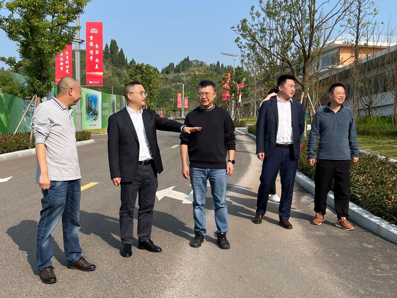 公司黨委書記、執(zhí)行董事朱軍一行到川師遂寧校區(qū)項(xiàng)目開展“奮戰(zhàn)四個(gè)月”專項(xiàng)督導(dǎo)
