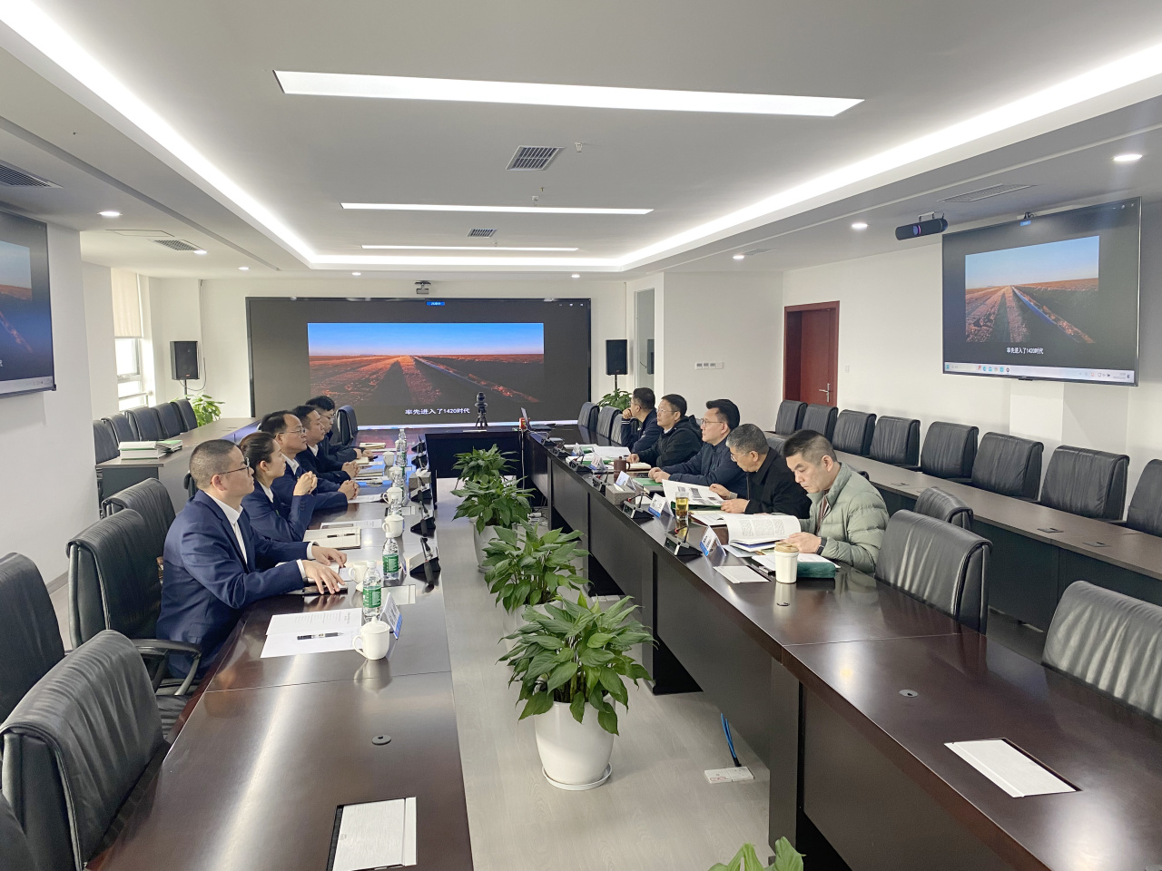 公司黨委副書記 、總經(jīng)理徐文忠到中石油四川油建公司開展座談交流
